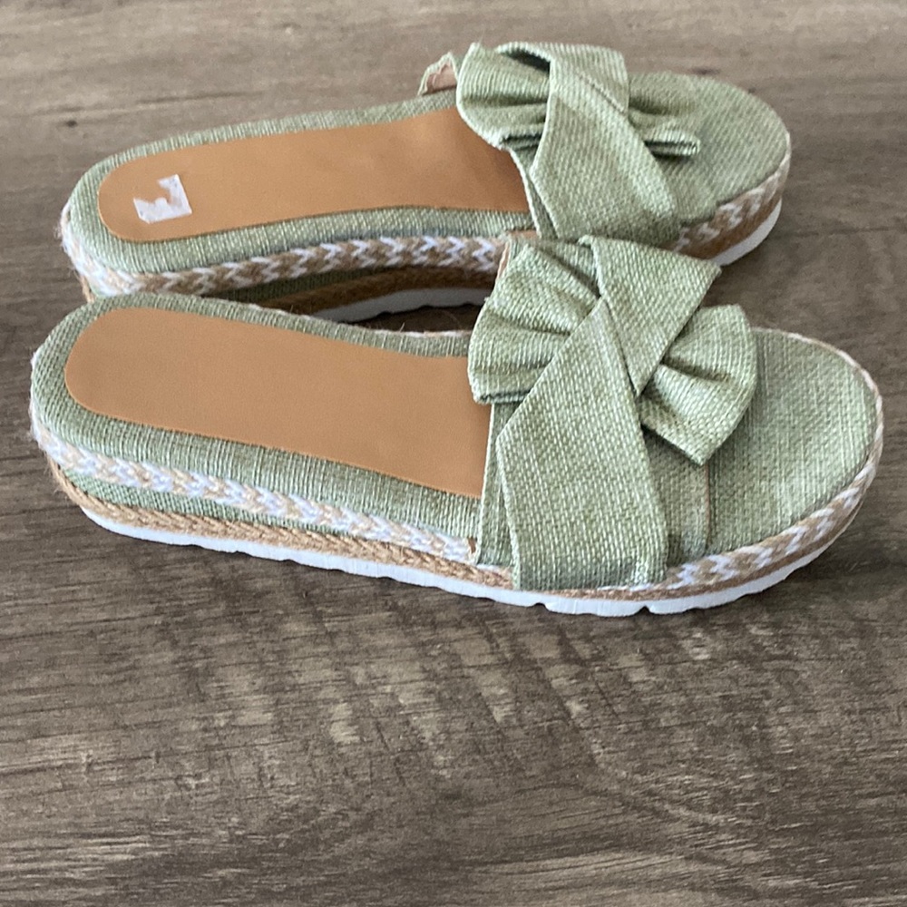 Green platform sandals size 6.5